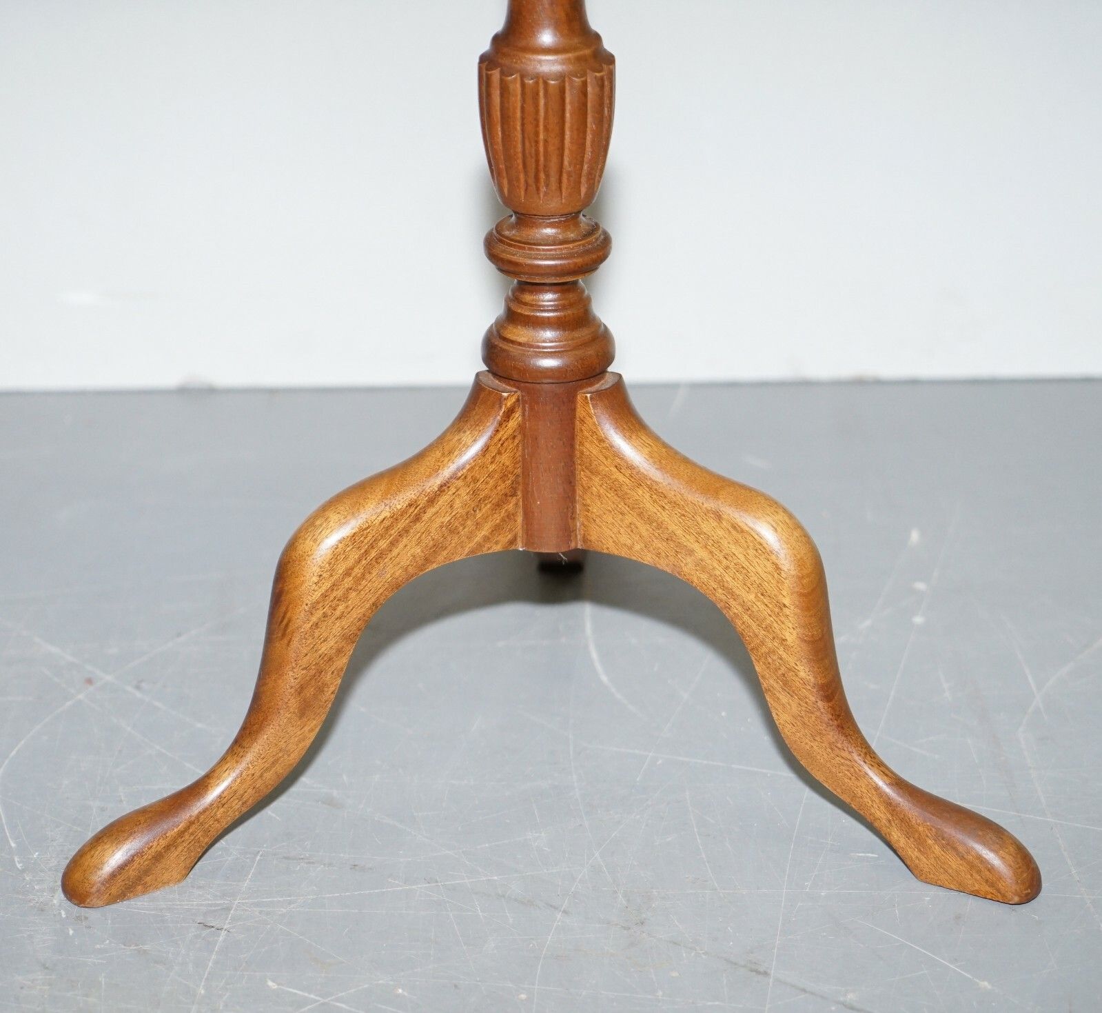 Elegant Vintage Mahogany Tripod Lamp Side End Wine Occasional Table Bowed Top photo buy