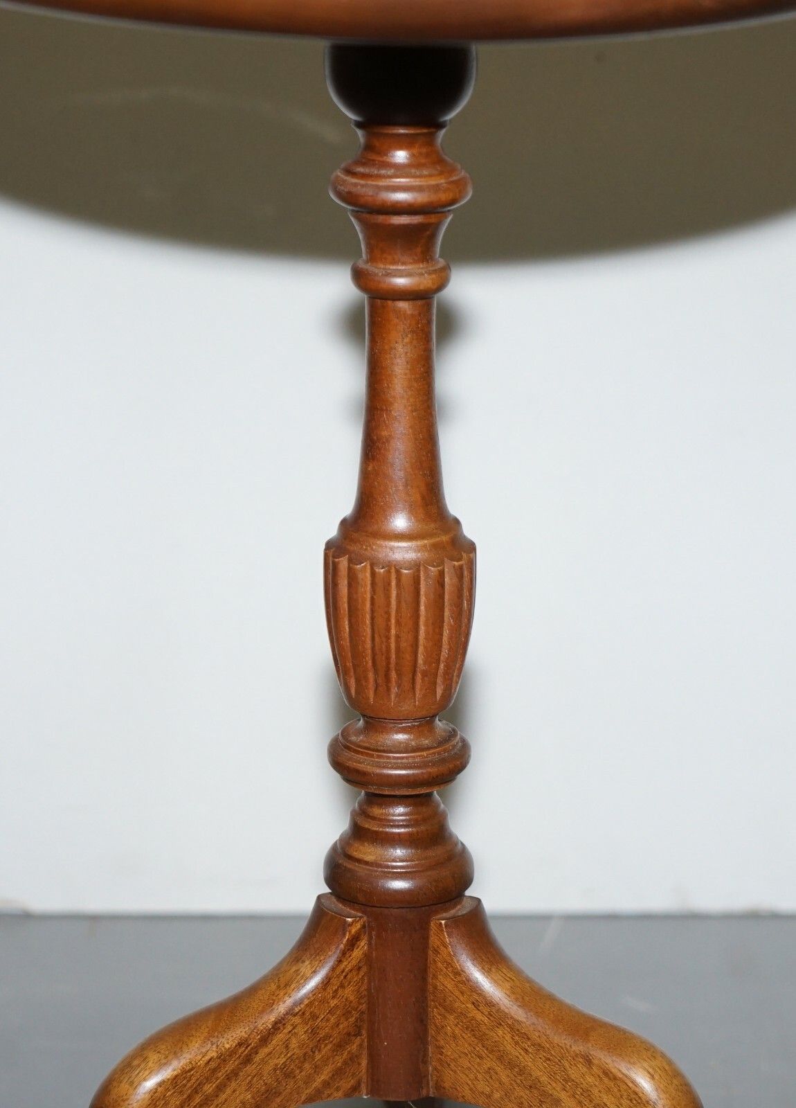 Elegant Vintage Mahogany Tripod Lamp Side End Wine Occasional Table Bowed Top photo vintage