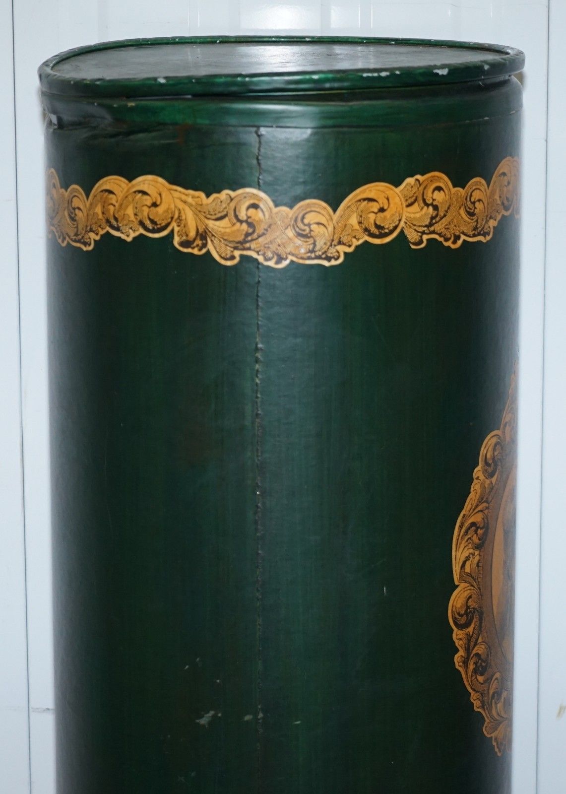 Large Irish Green Pedestal Drum Stand With Picture Of A Victorian Lady On photo vinterior
