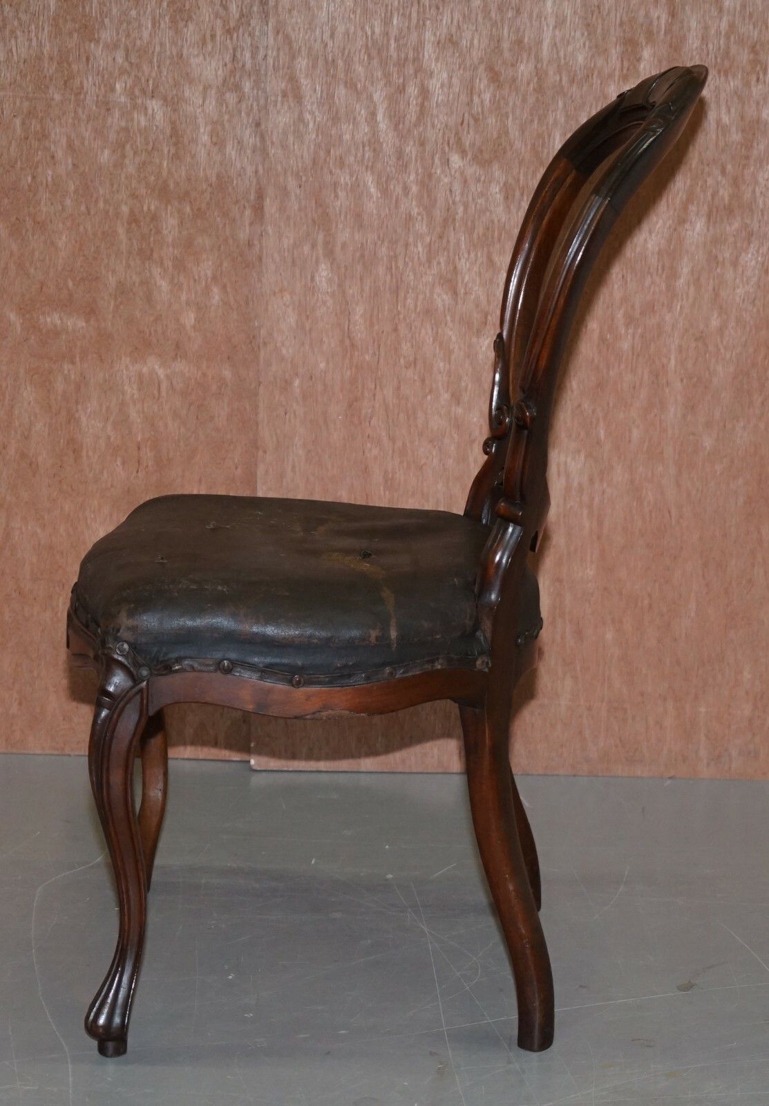 120.0 Victorian Hand Carved Mahogany Spoon Medallion Back Occasional Dining Chair photo