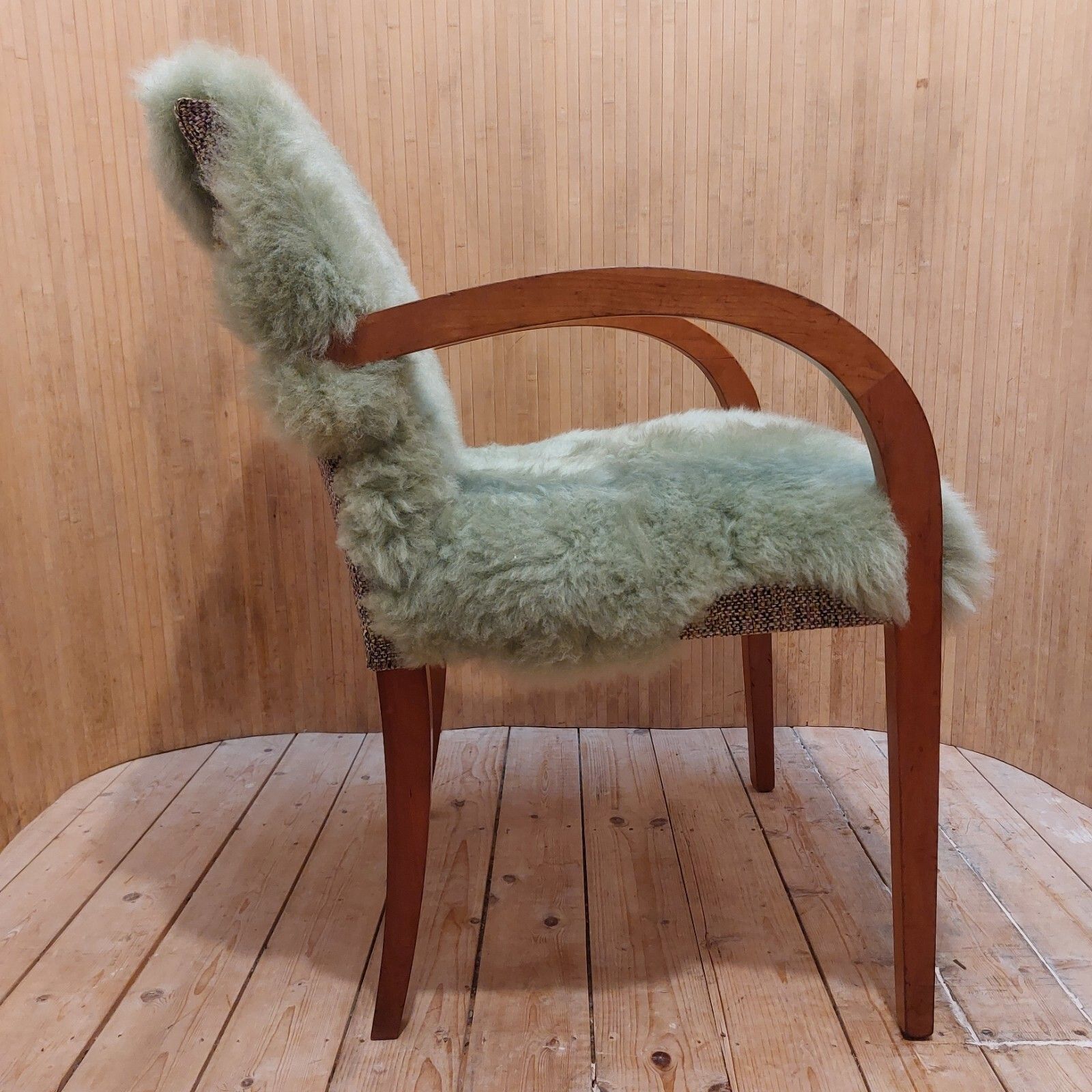 photo vinterior Fab Vintage Art Deco Style Beech Bentwood Bridge Chair Sage Green Sheepskin