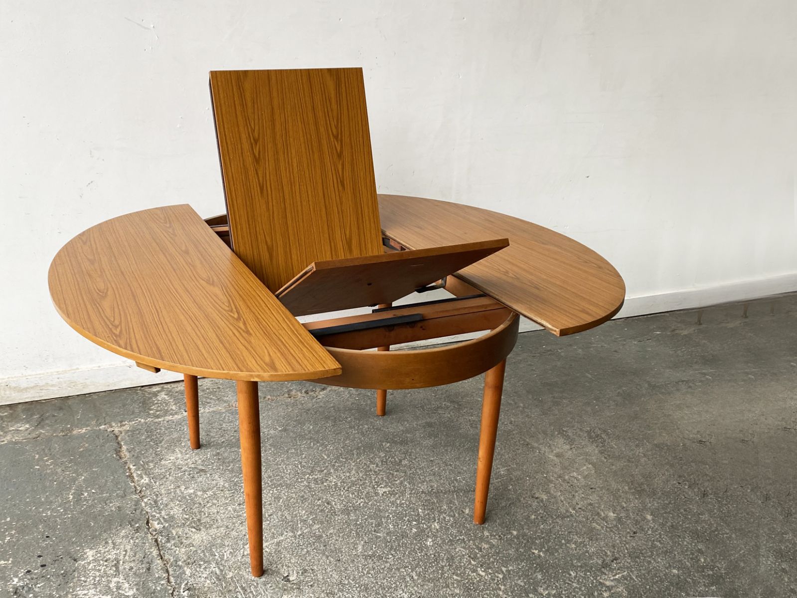1960’s Mid Century Modern Extending Dining Table By Schrieber Furniture photo furniture