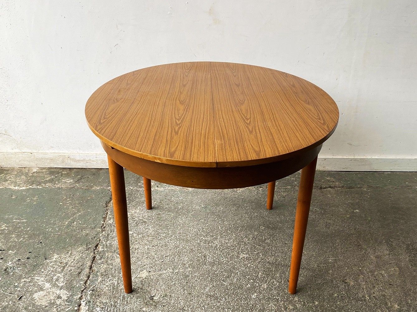 1960’s Mid Century Modern Extending Dining Table By Schrieber Furniture photo for sale