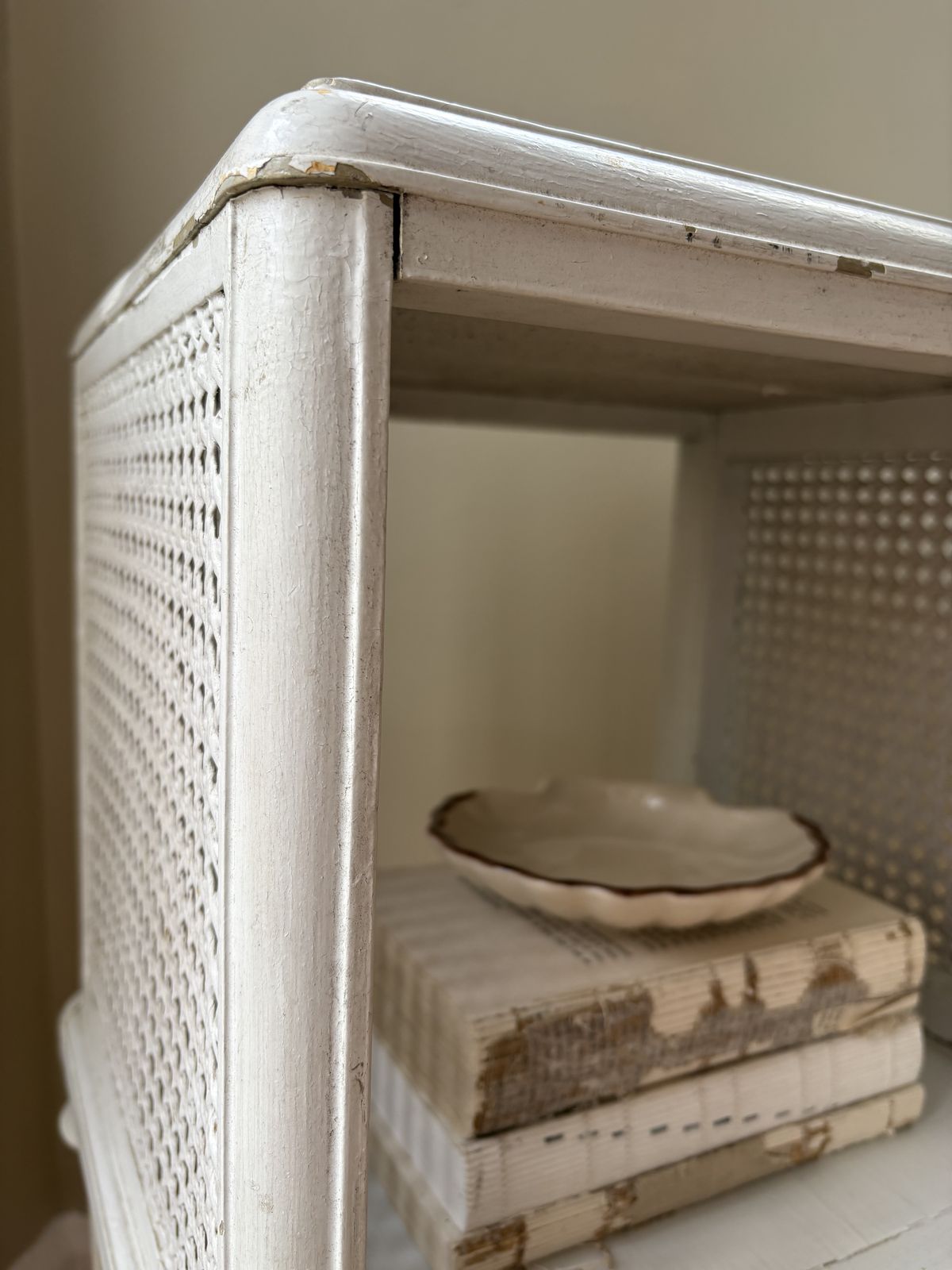 photo vinterior A Painted Pair Of Vintage Parisian Side Tables