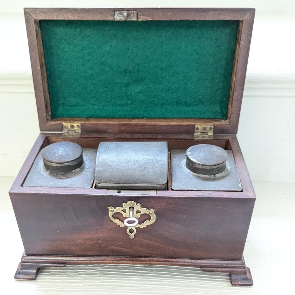 An Antique Early Georgian Mahogany Tea Caddy Or Tea Box With Canisters C1780 photo Home Decor