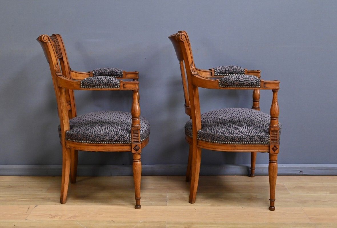 photo vinterior Pair Of Stained Beech Armchairs – Early 20th Century