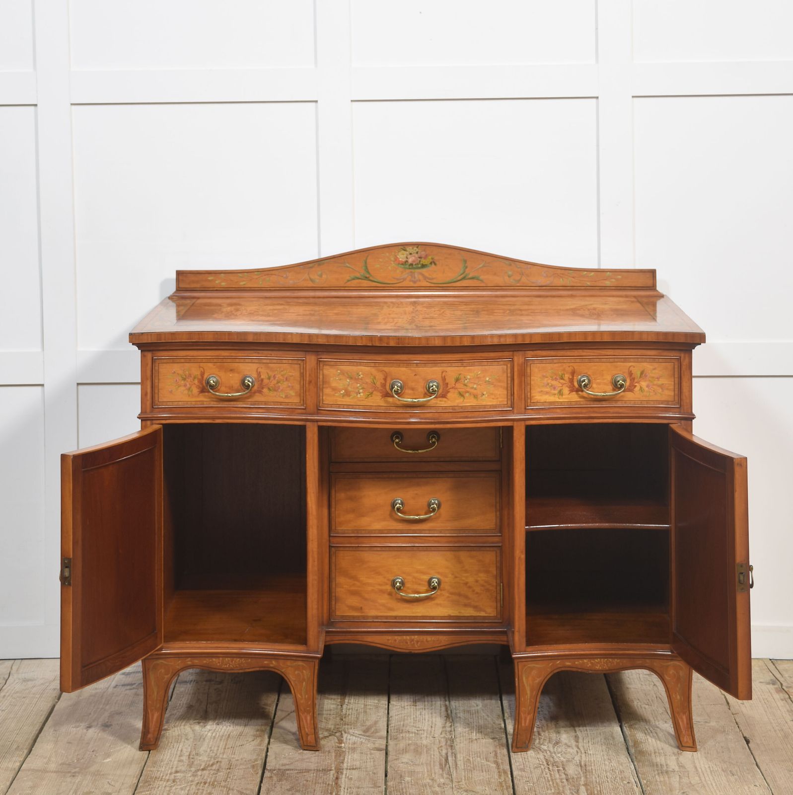 photo vinterior Painted Satinwood Dressing Table