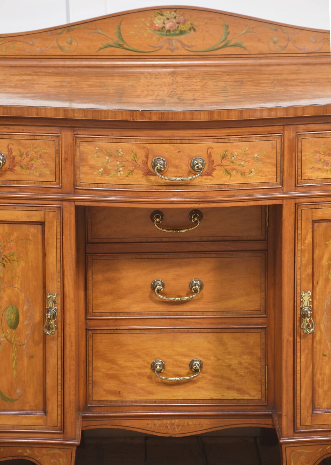 photo vintage Painted Satinwood Dressing Table
