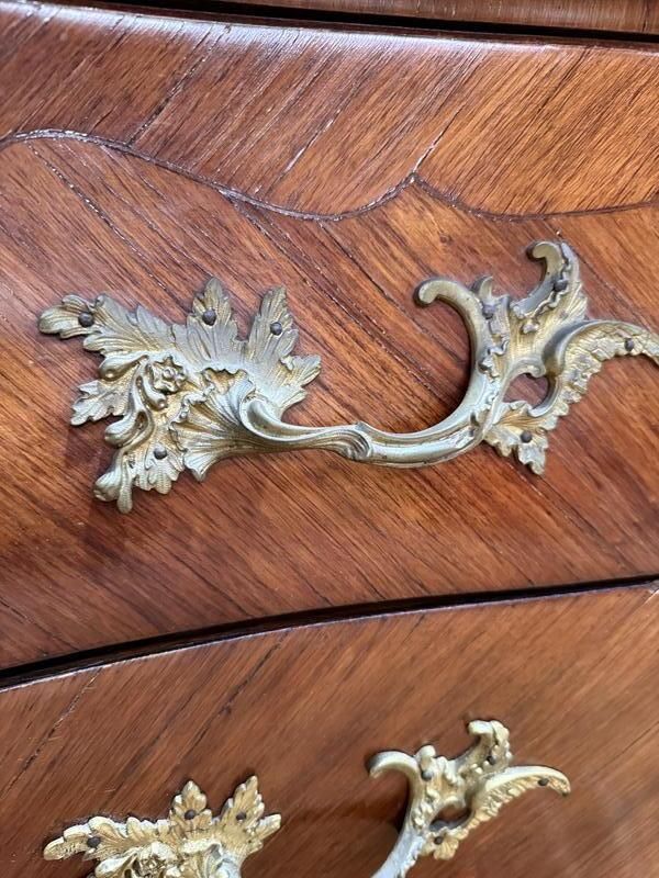 photo furniture Commode Sauteuse De Style Louis XV En Marqueterie