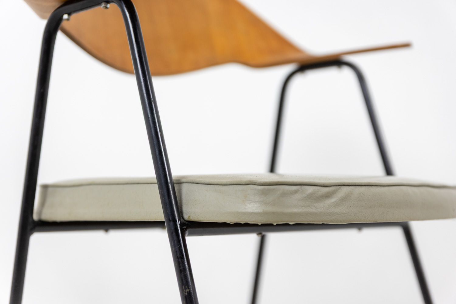 Robin Day. Thermoformed Wood Office Chair. Airborne, Circa 1950–60. photo vinterior