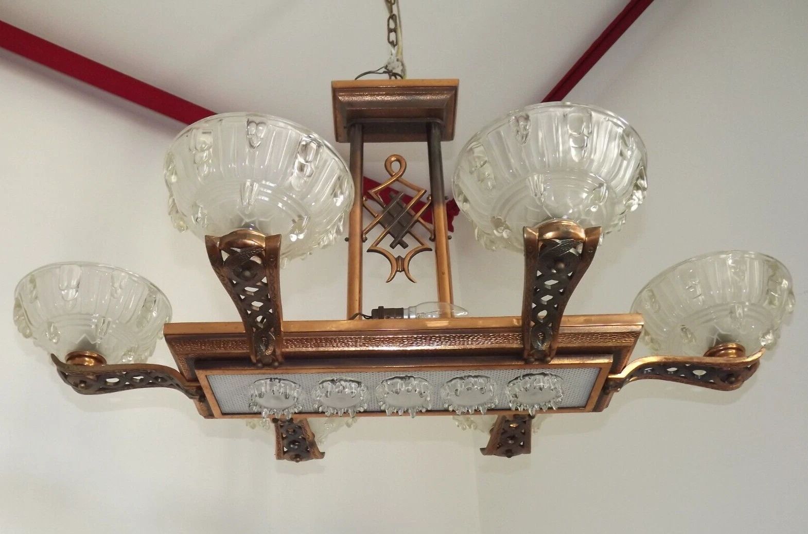 Lustre Art déco français 6 bras, 10 lumières, de style Petitot Ezan, finition cuivrée photo for sale