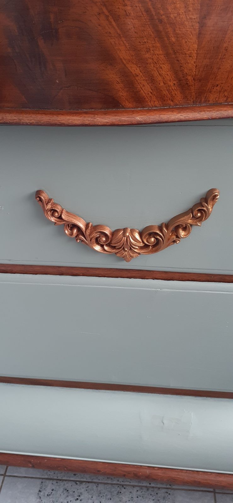 Reduced Stunning , Victorian Flame Mahogany. Large Serpentine Chest With Shaped Feet. This Is  A Class Act photo vintage