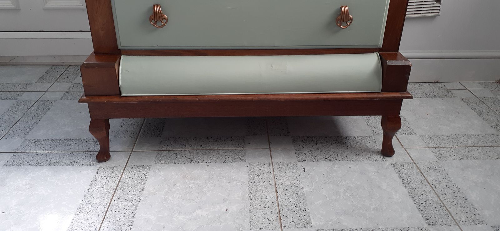 photo furniture Reduced Stunning , Victorian Flame Mahogany. Large Serpentine Chest With Shaped Feet. This Is  A Class Act