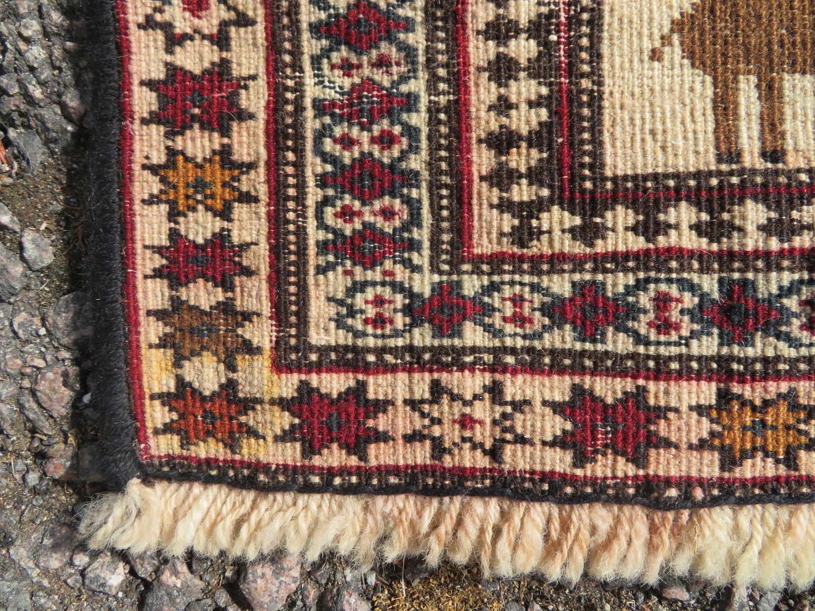 photo vinterior Unusual Old Afghan Baluch Prayer Rug. 107cm X 74cm.
