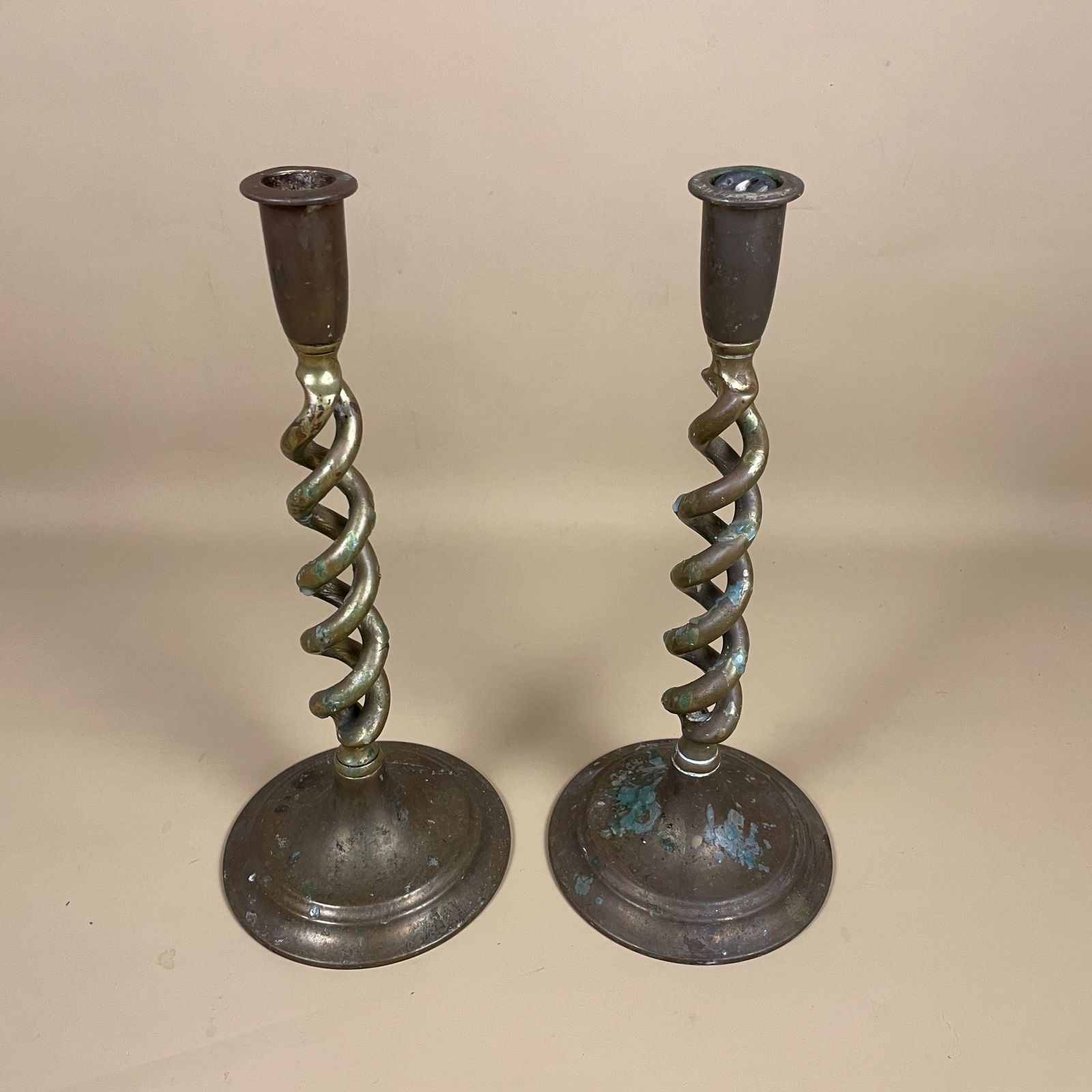 Antique Matching Pair Of Gold Brass Metal Candlestick Candle Stick Vintage Column Taper Dinner Candlesticks Twisted Twist Round Base Holders