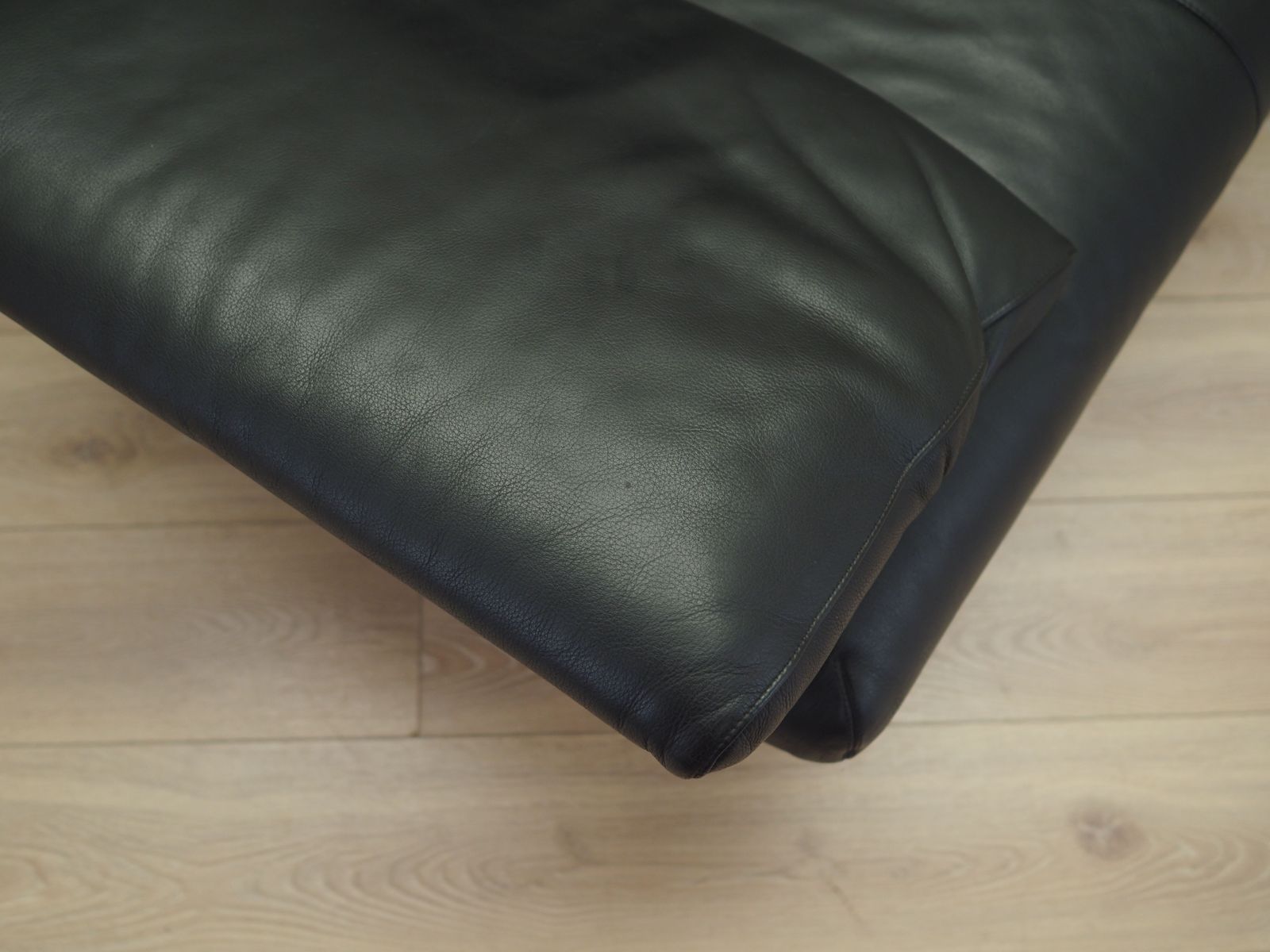 Furniture Leather Sofa Alanda, Italian Design, 1980s, Manufacturer: B&B Italia, Designer: Paolo Piva photo