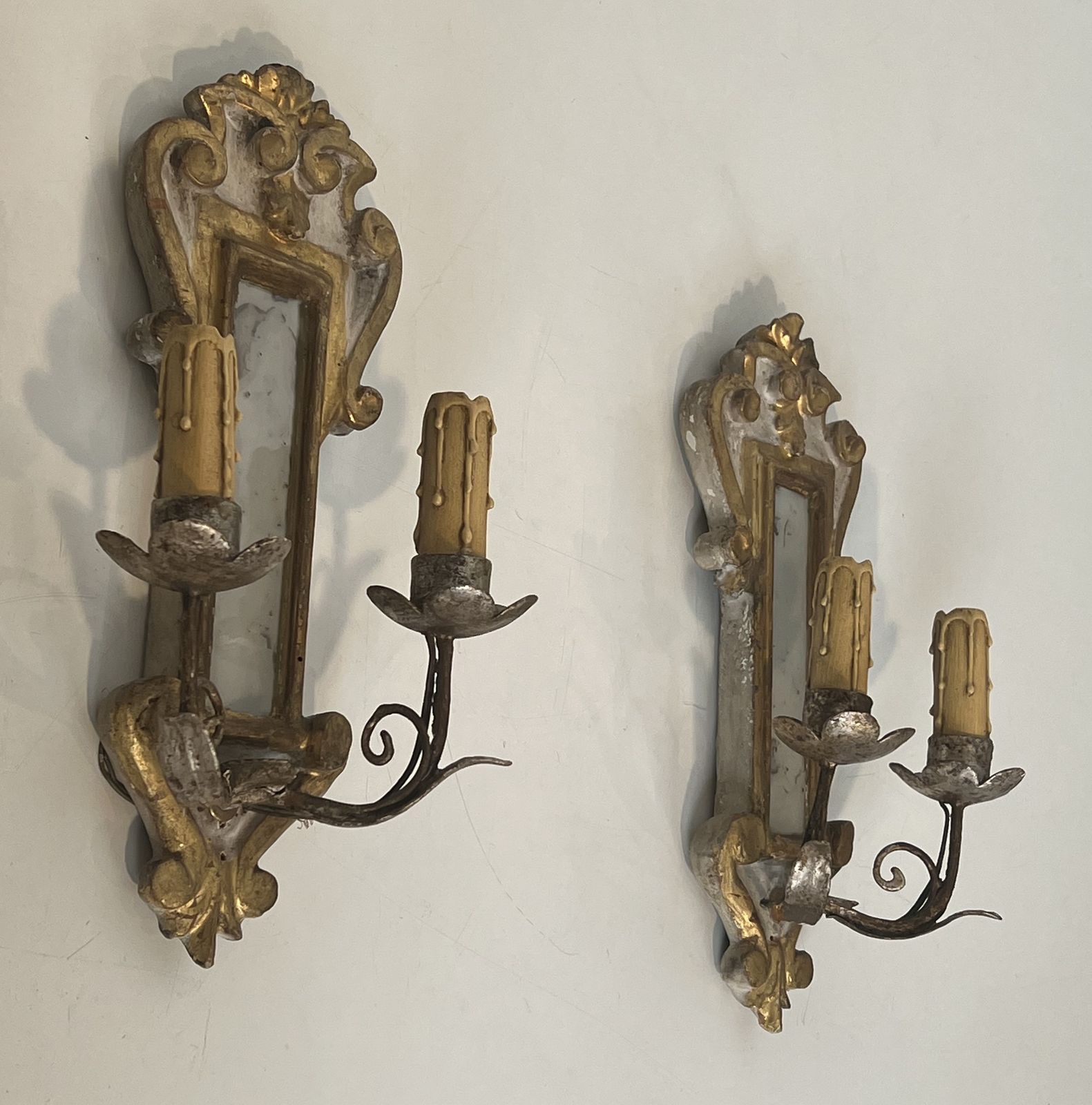 Pair Of Wall Lights In Carved Wood And Silver And Gold Patinated Metal With A Mirror In The Center photo furniture