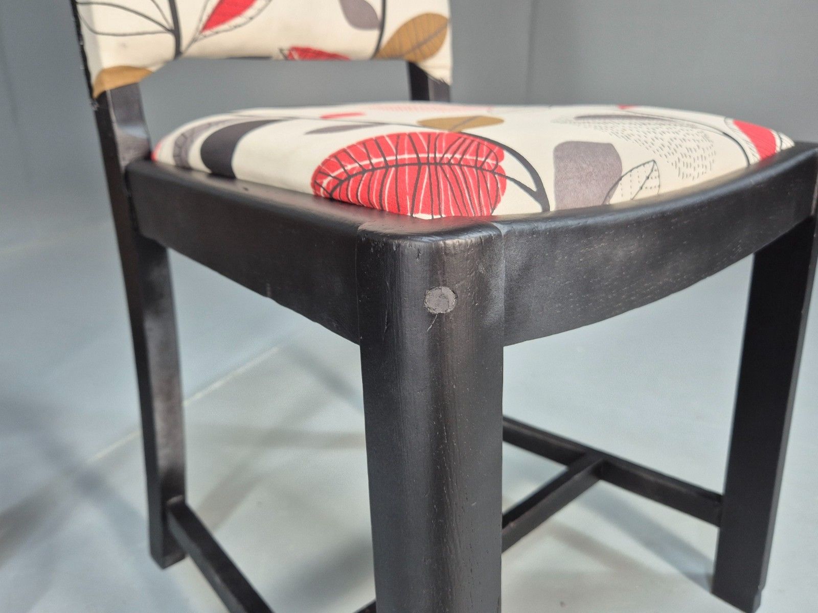 photo vinterior 4 Vintage Dining Chairs Revamped Modern Upholstery Black Painted Eb10167 Vdin