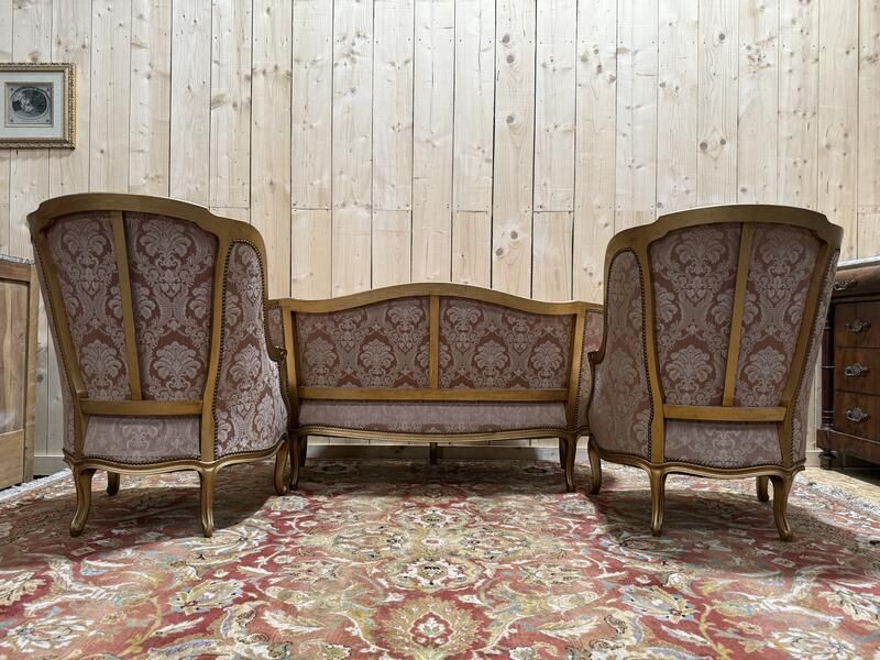 Salon De Style Louis XV En Bois Doré Avec Canapé Et Paire De Fauteuils photo vinterior