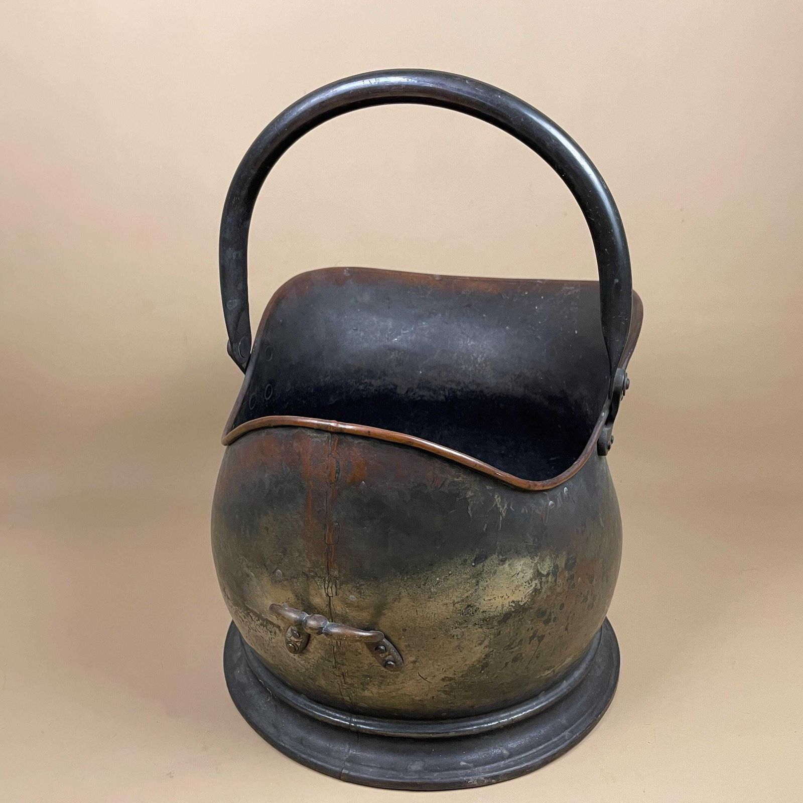 Antique Metal Copper Gold Brass Coal Bucket Handle Fireside Fire Side Scuttle Copper Helmet Farmhouse Cottage Aged Patina Vintage Fireplace photo 55.0