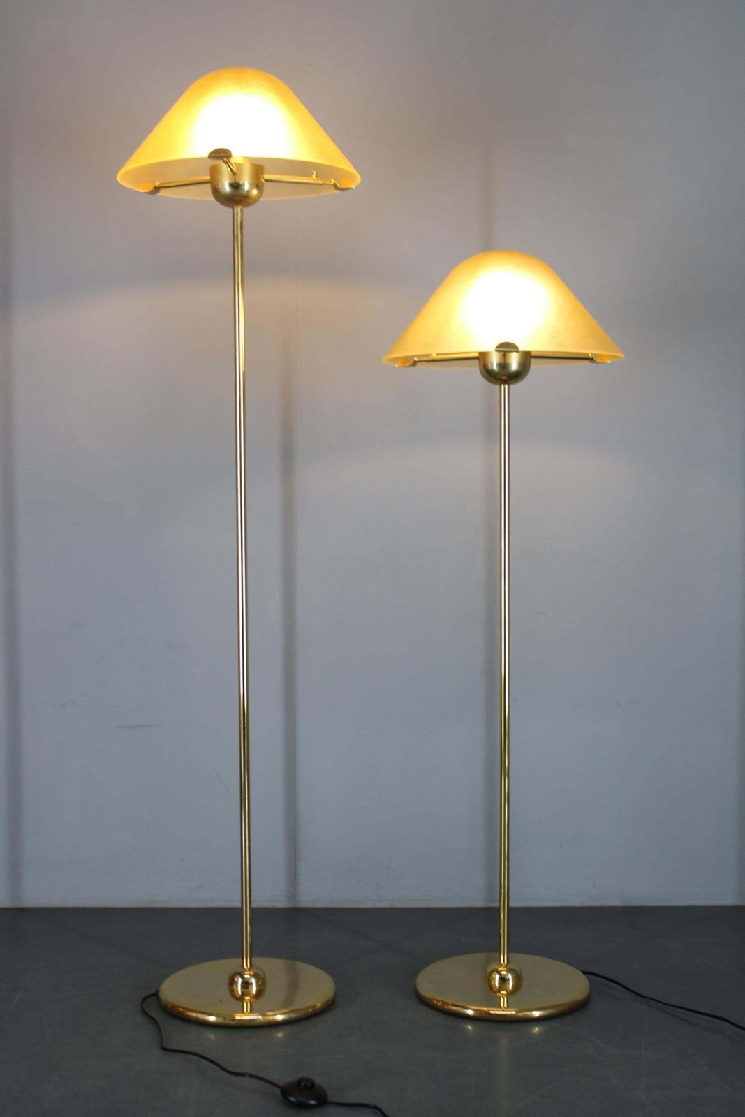 Paar Vloerlampen Van Veart Murano In Messing Afwerking, Italië, Jaren 1980 photo vinterior
