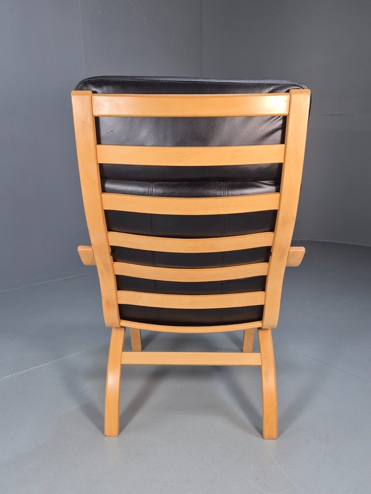 photo furniture Danish Black Leather Bentwood Armchair Stouby Style Beech Frame  Eb10299 Mben