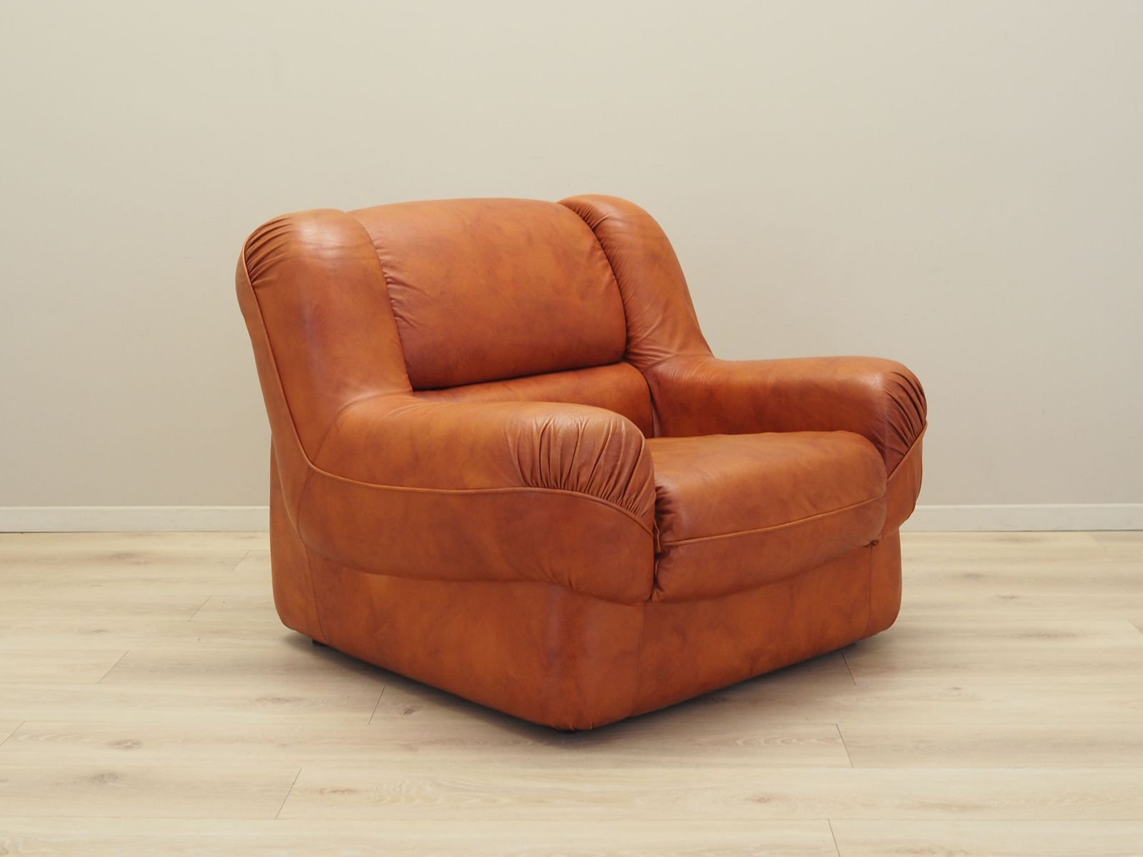 photo furniture Orange Armchair, Italian Design, 1970s, Manufacturer: Mimo Padova