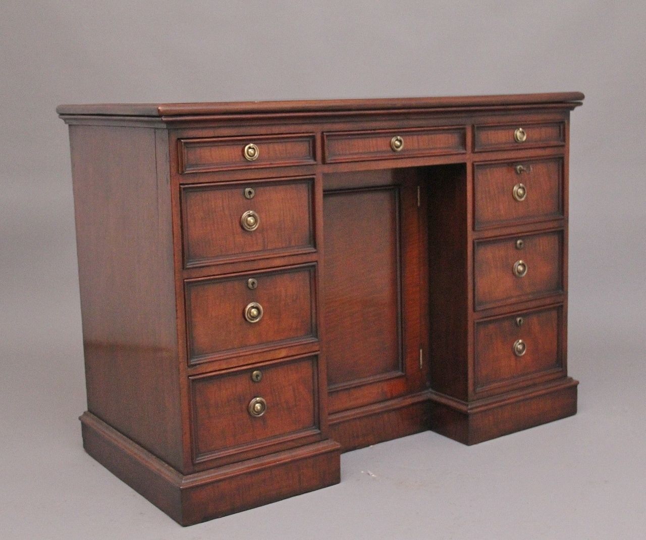 Early 19th Century Mahogany Kneehole Desk photo 1750.0