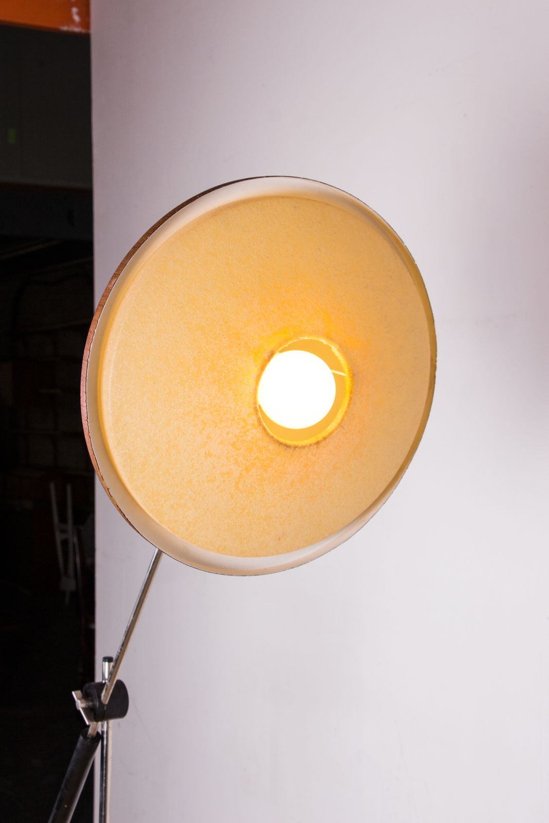 photo vintage Large Tilting Floor Lamp, 190 Cm, In Steel And Teak By Georges Frydman 1960.