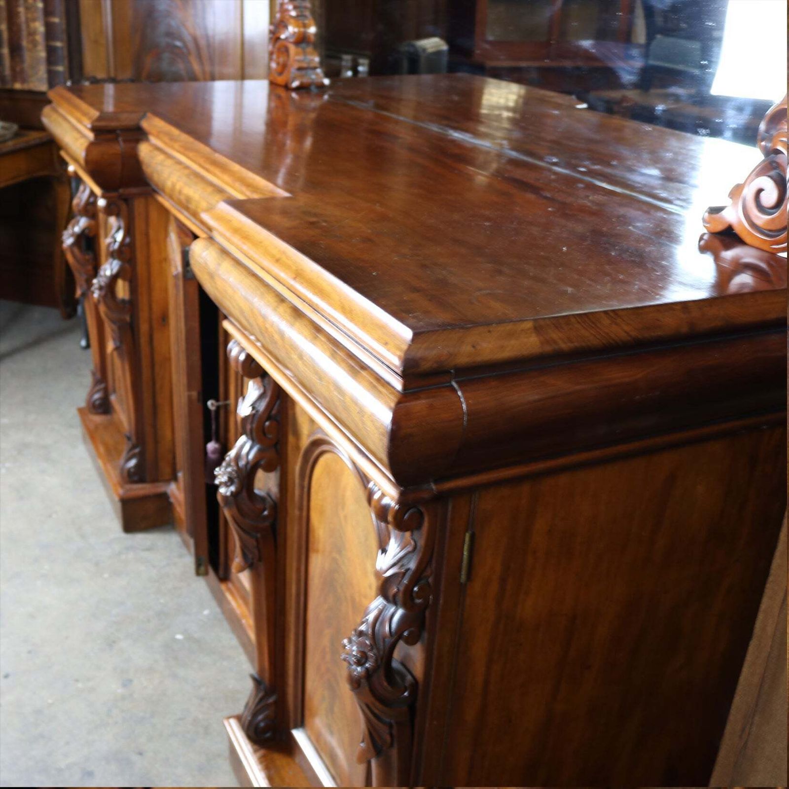 photo vinterior Antique Ornate Carved Mahogany Sideboard With Mirror And Secret Drawers