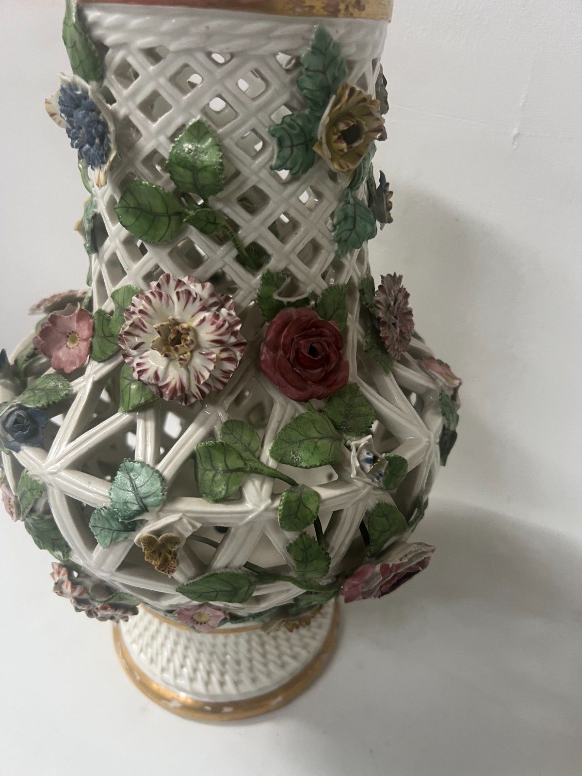 photo vinterior "Saxony" Pair Of Polychrome Porcelain Openwork Balustrade Vases 19th Century