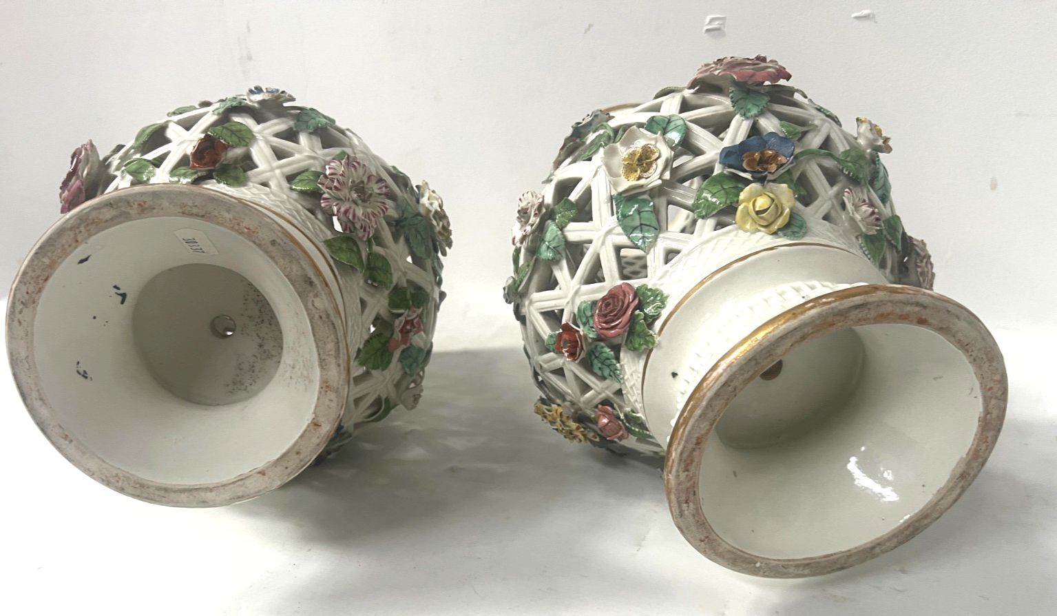 photo vintage "Saxony" Pair Of Polychrome Porcelain Openwork Balustrade Vases 19th Century