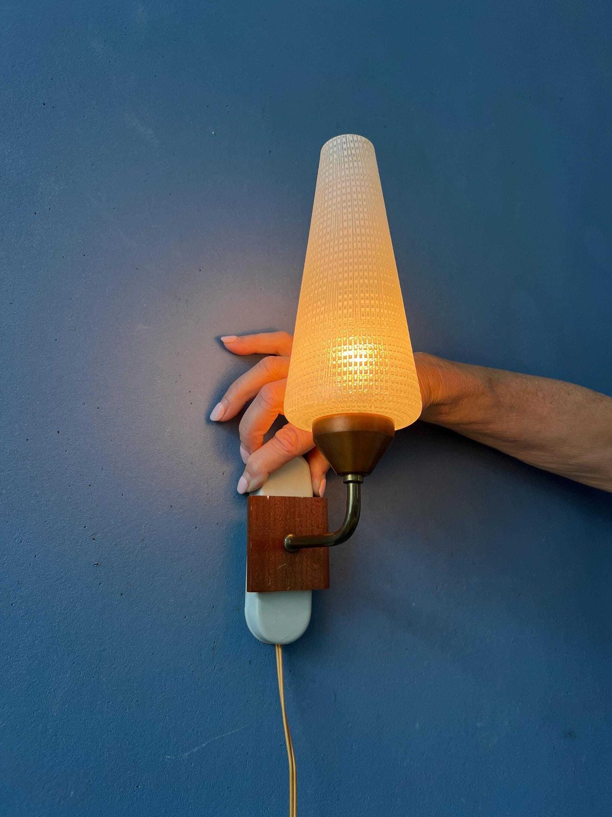 Vintage Mid Century Glazen Wandlamp photo furniture