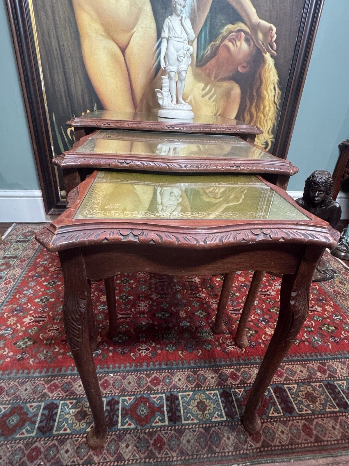 Regency Queen Anne Style Nest Of Three Tables In Rich Mahogany photo vinterior