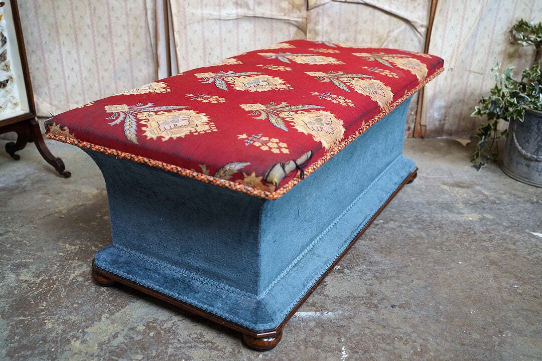 photo furniture An Early Victorian Mahogany Framed Country House Ottoman C.1840