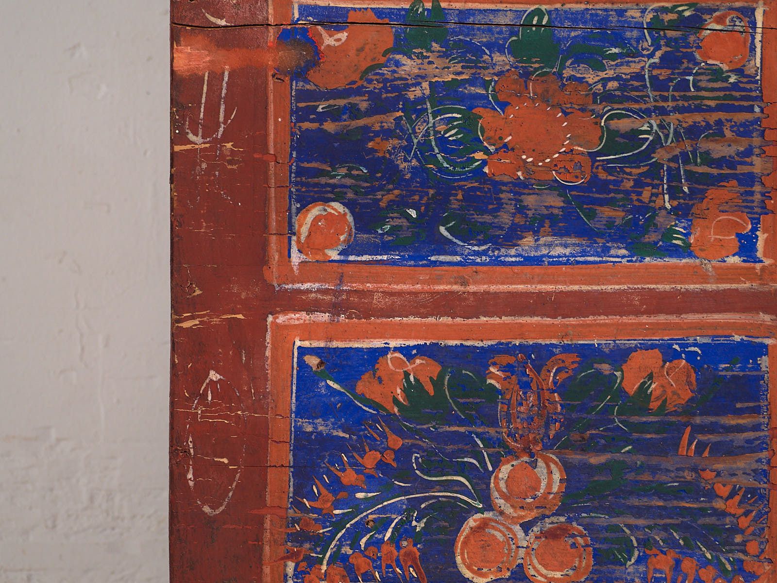 photo furniture Antique Hand Painted Chest With Floral Motifs (Year 1907) #100