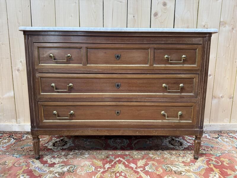 Commode De Style Louis XVI En Acajou Et Filets De Laiton Marbre Blanc De Carrare