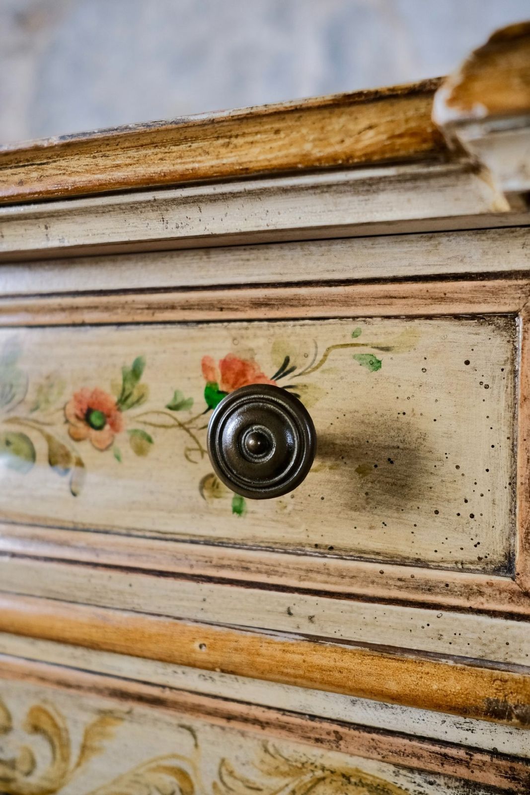 photo vintage Hand Painted Venetian Style Buffet Or Console, Mid 20th Century