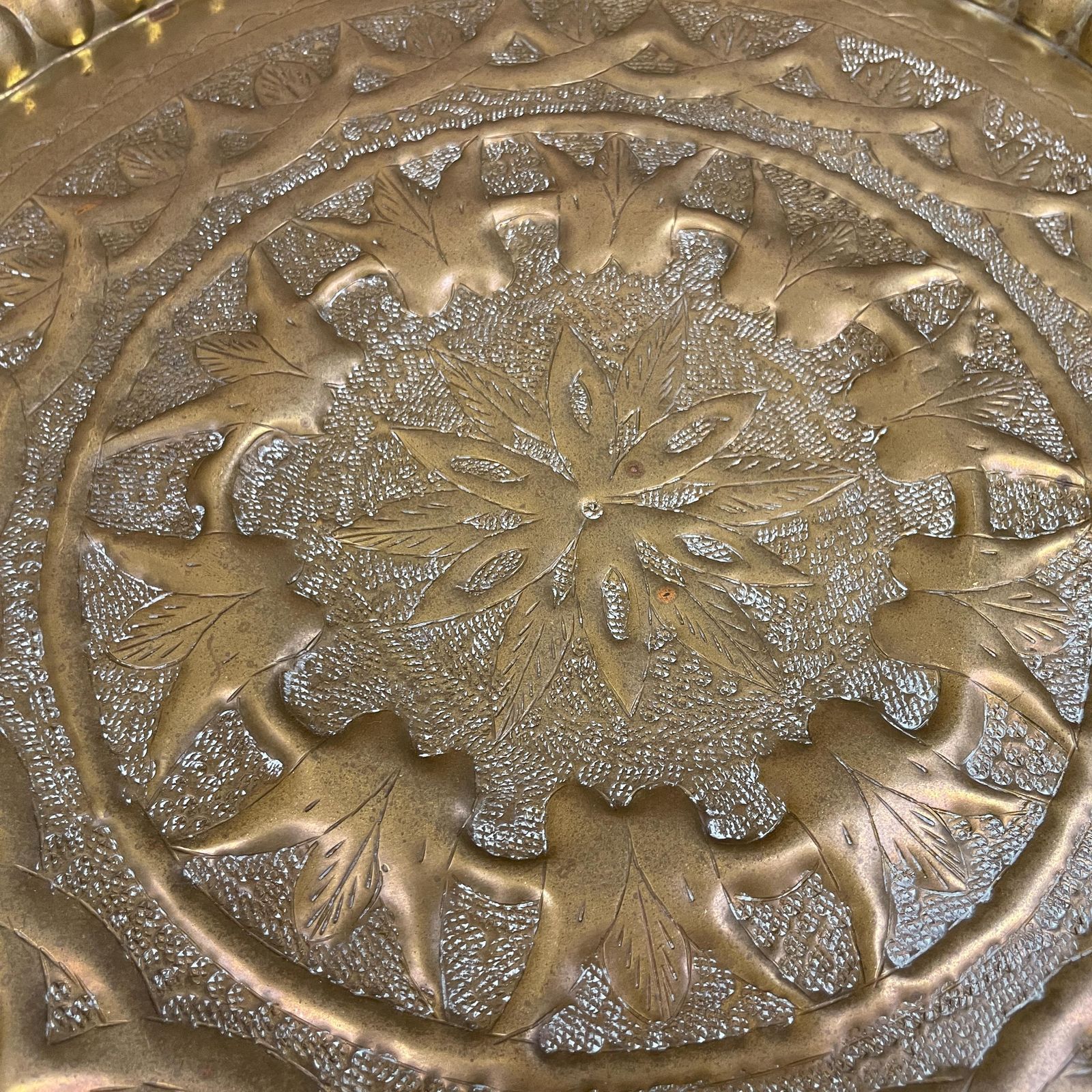 Antique Metal Gold Indian Patterned Brass Tray 42cm Plate Asian Handmade Etched Intricate Decorative Patterned Wall Art Round Vintage photo vinterior