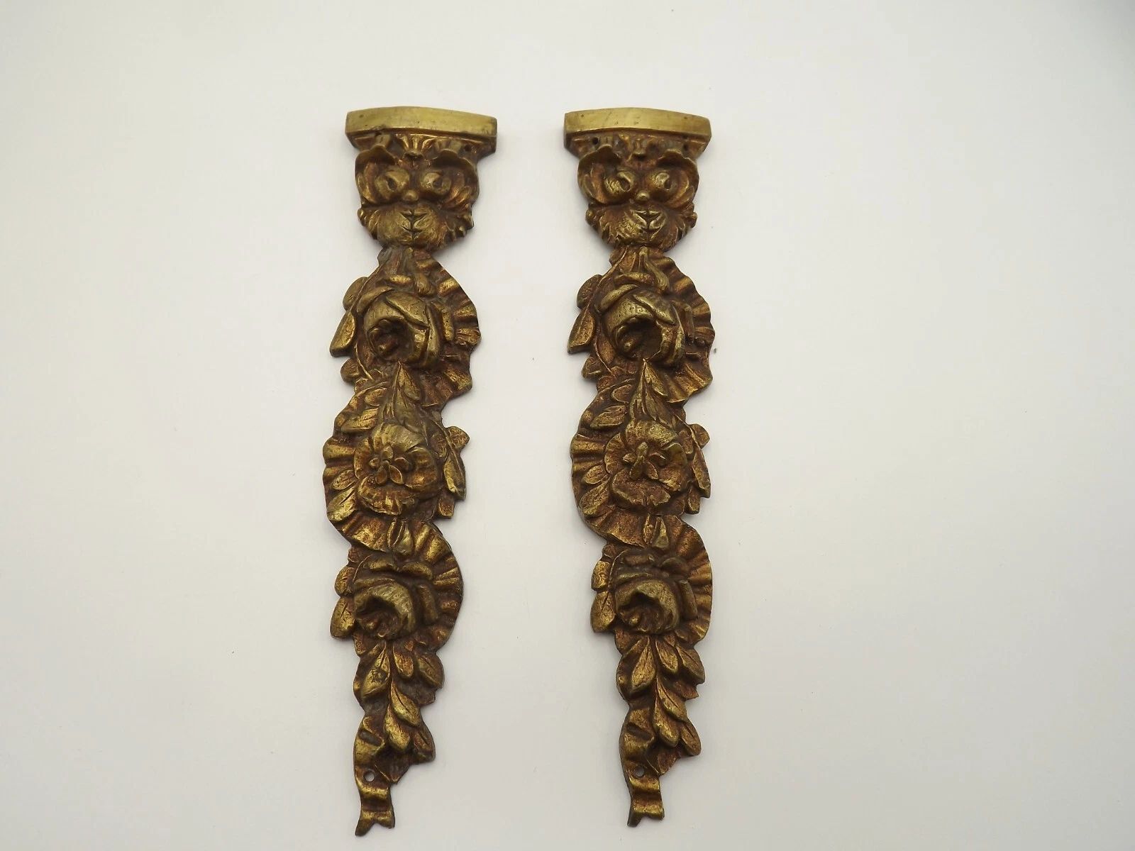 Paire d'appliques de mobilier d'époque en bronze français, décor floral et feuillage