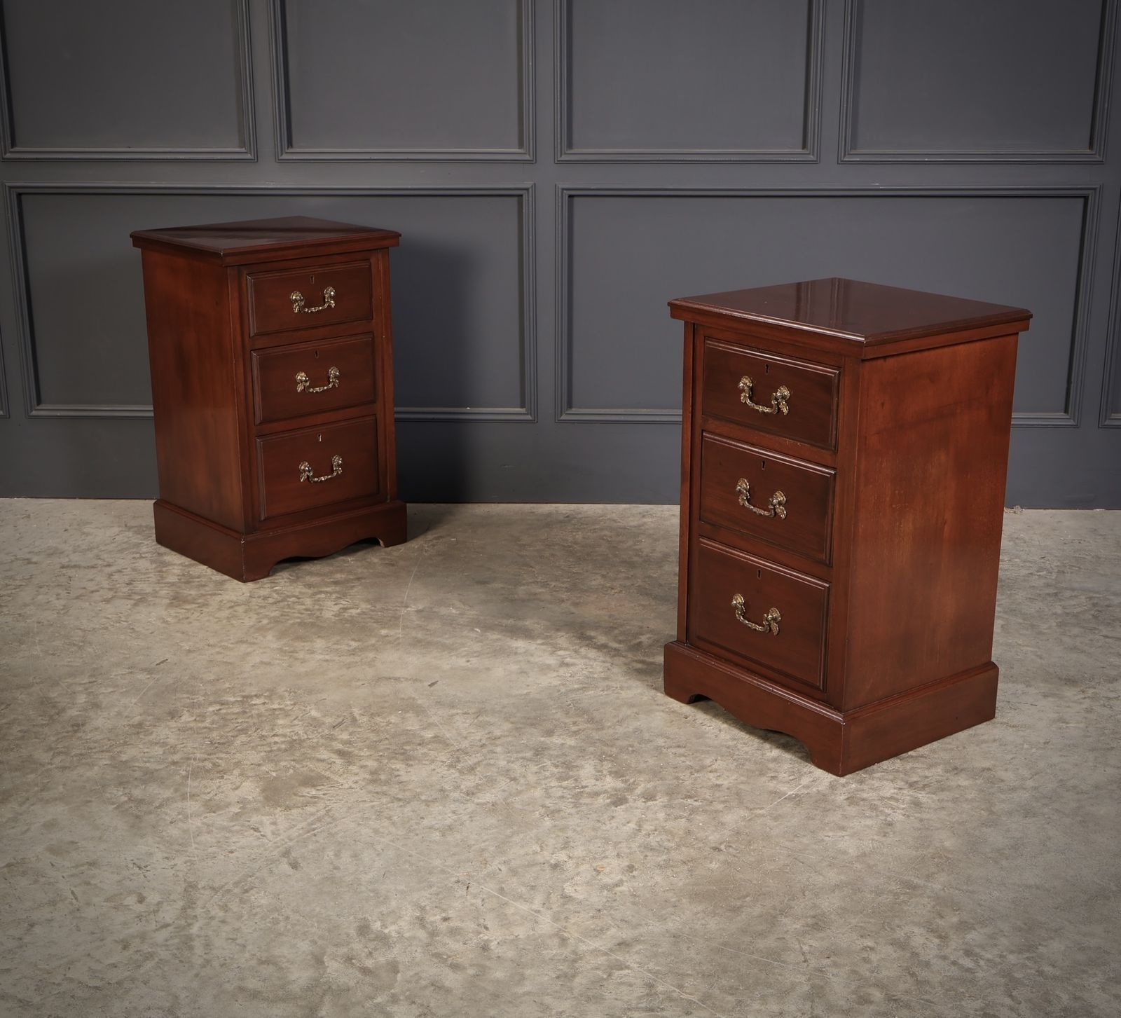 Pair Of Mahogany Bedside Chests photo Furniture