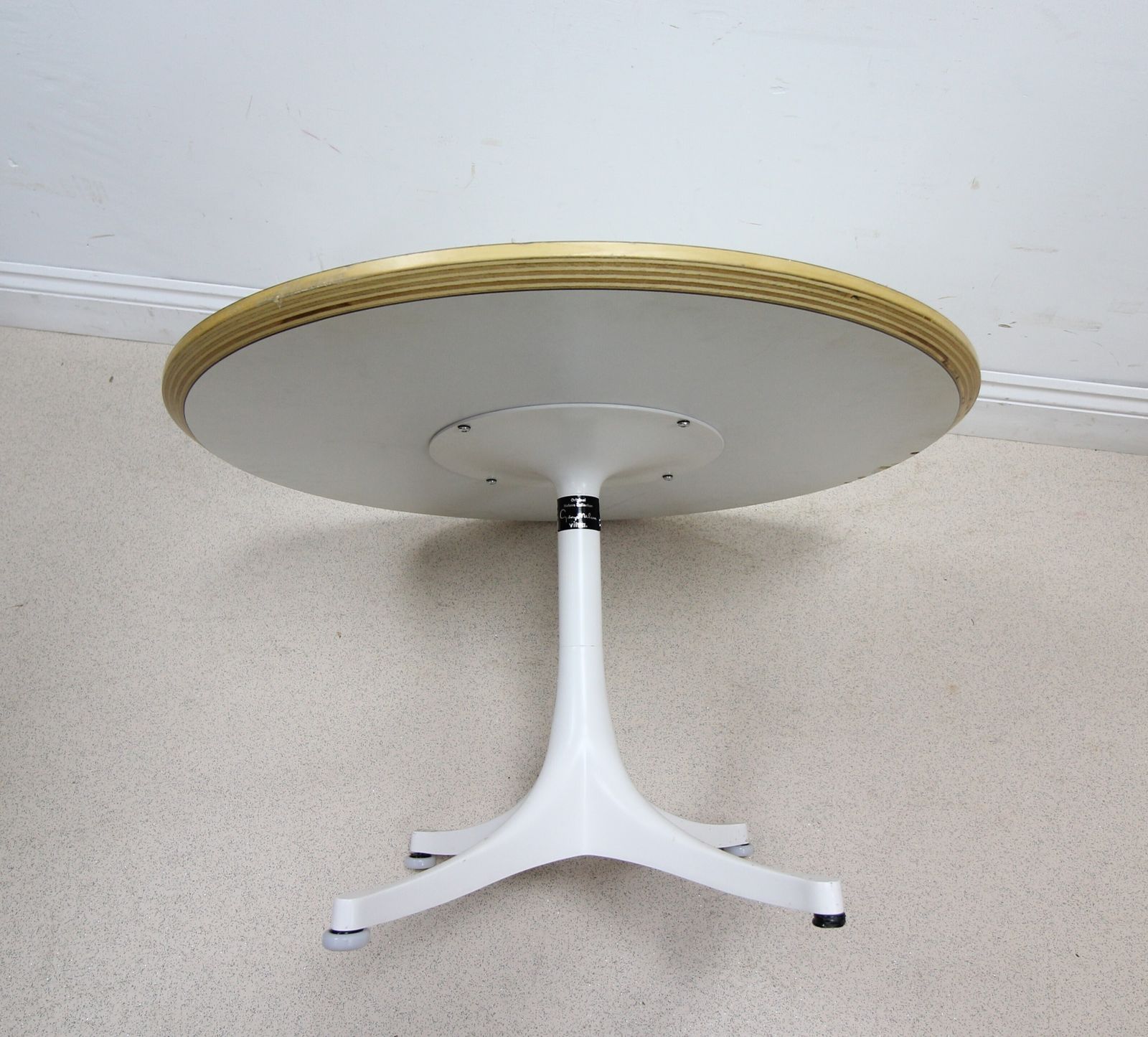 A Vitra Round White Pedestal Coffee Side Table By George Nelson photo Furniture