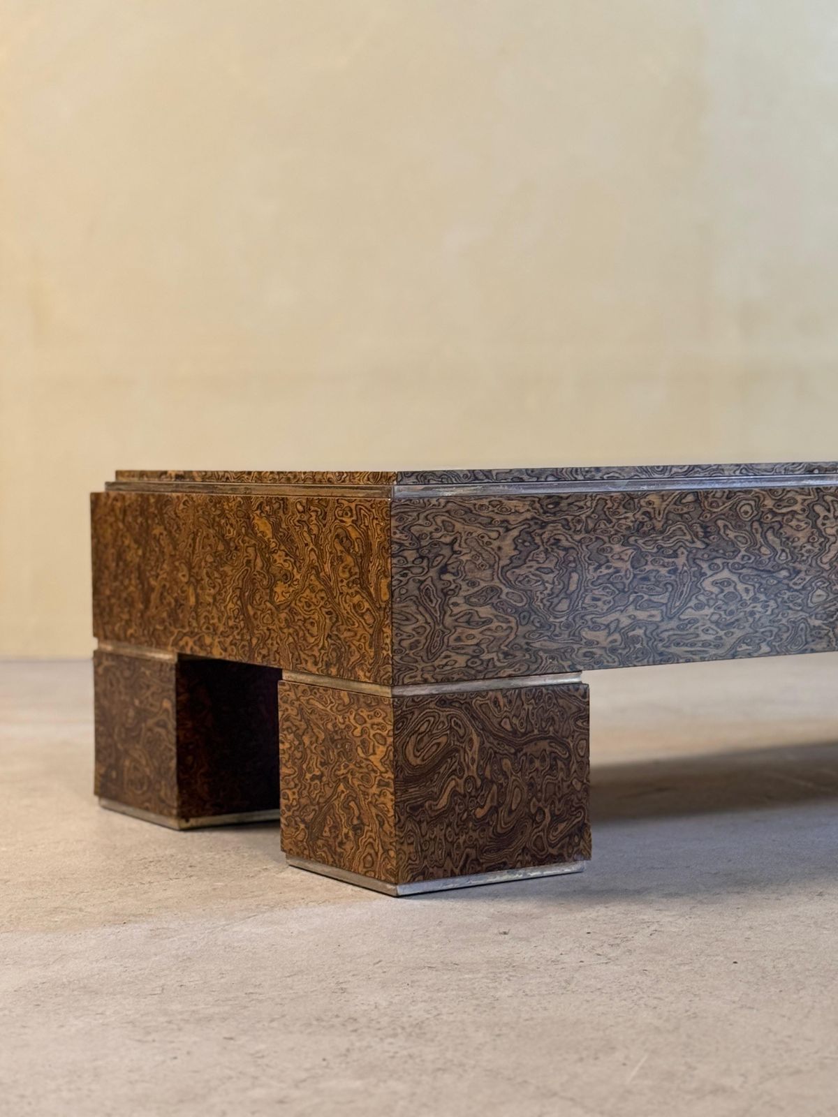 Italiaanse Mid Century Salontafel Met Messing En Exotisch Fineer photo 2900.0