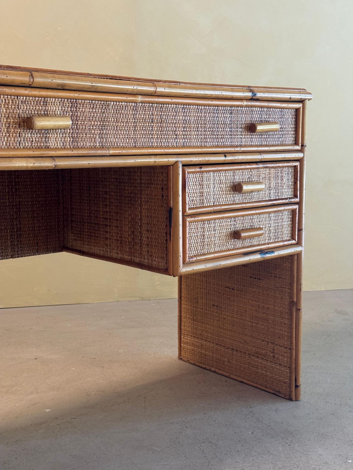 Mid Century Bureau Van Bamboe En Rotan, Jaren 1970 photo Meubels
