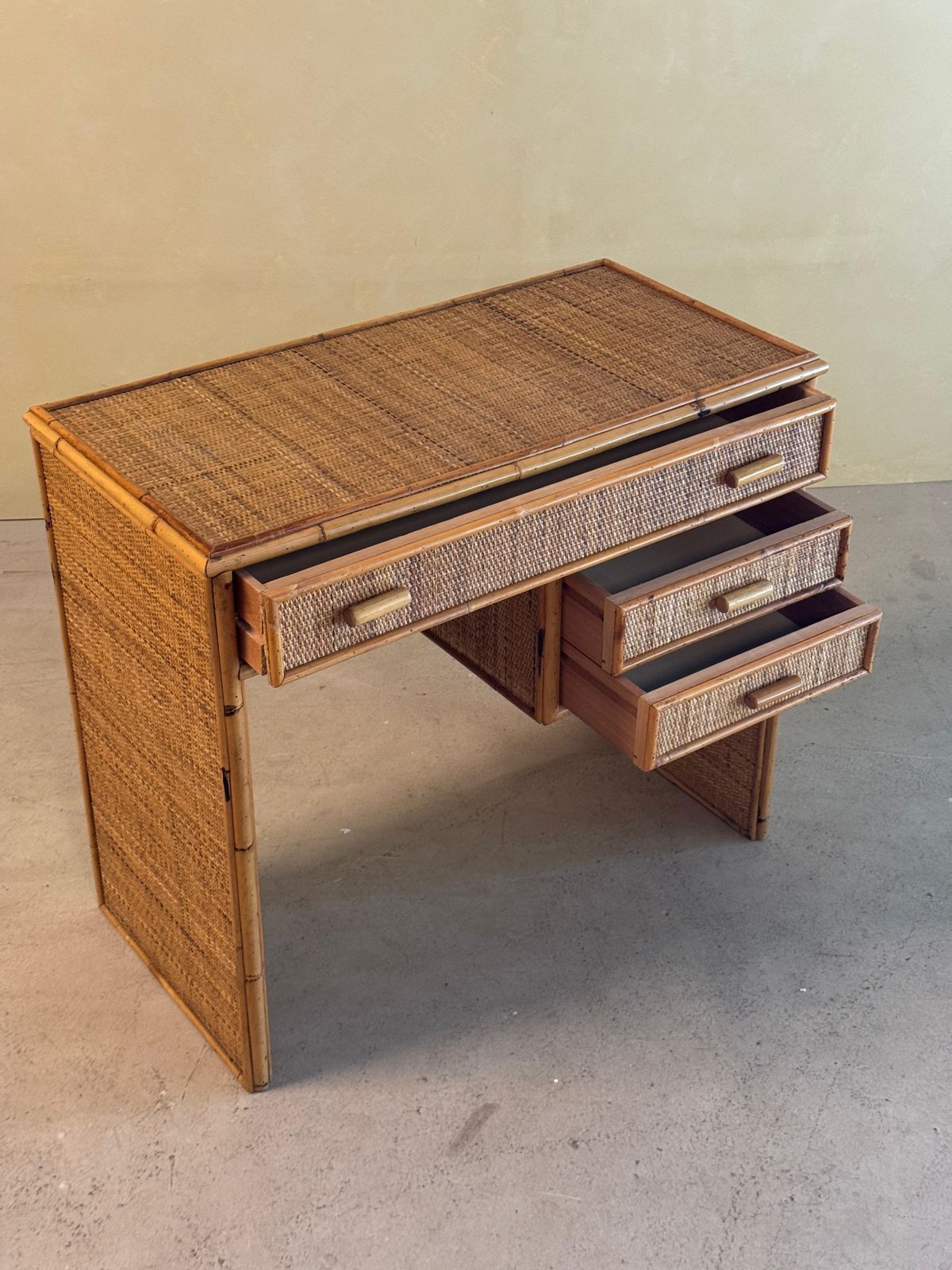 Mid Century Bureau Van Bamboe En Rotan, Jaren 1970 photo vinterior