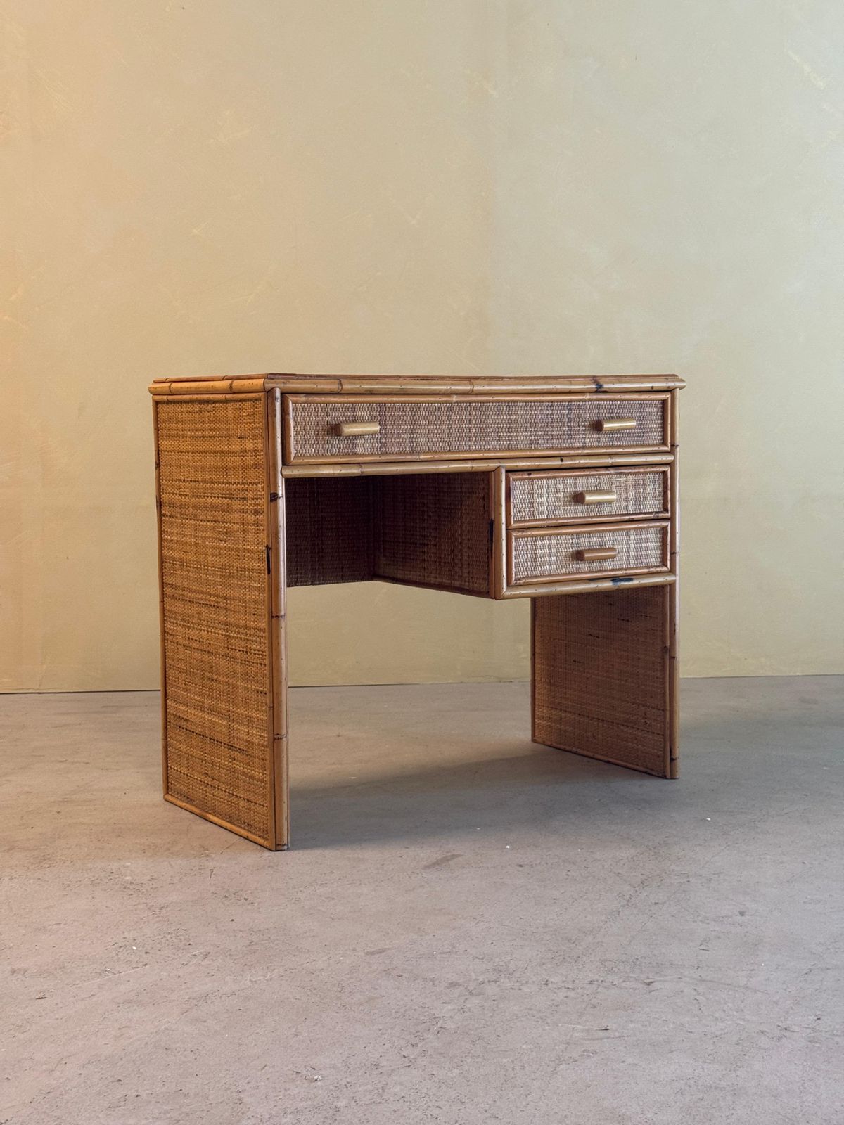 photo for sale Mid Century Bureau Van Bamboe En Rotan, Jaren 1970