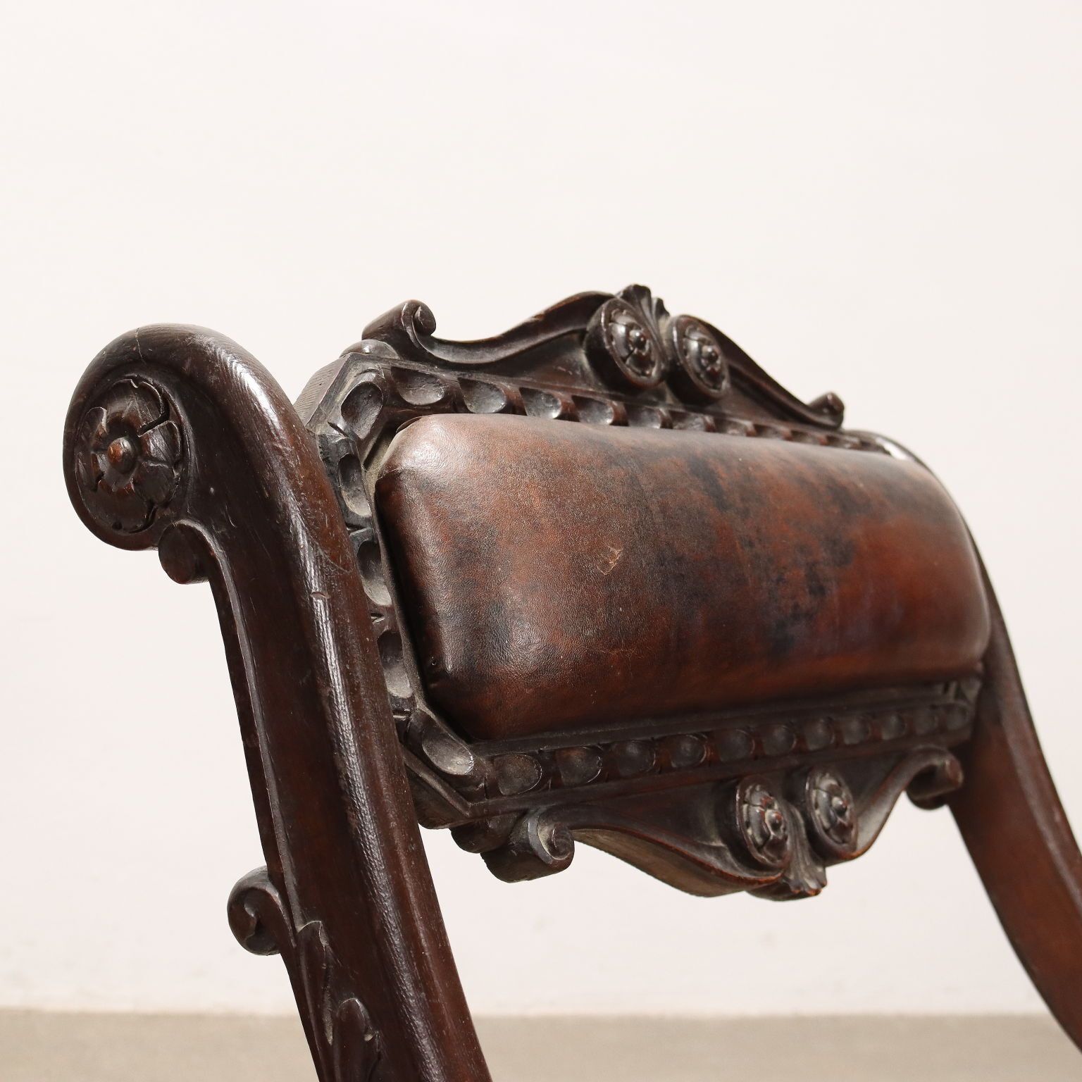 Neo Renaissance Style Seat Wood Leather XX Century photo Furniture