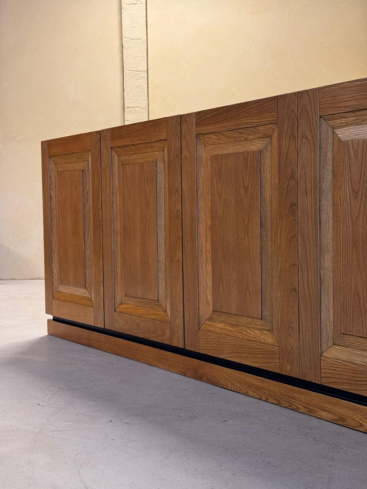 Grote Eiken Brutalistische Credenza, Midden 20e Eeuw photo 3941.0