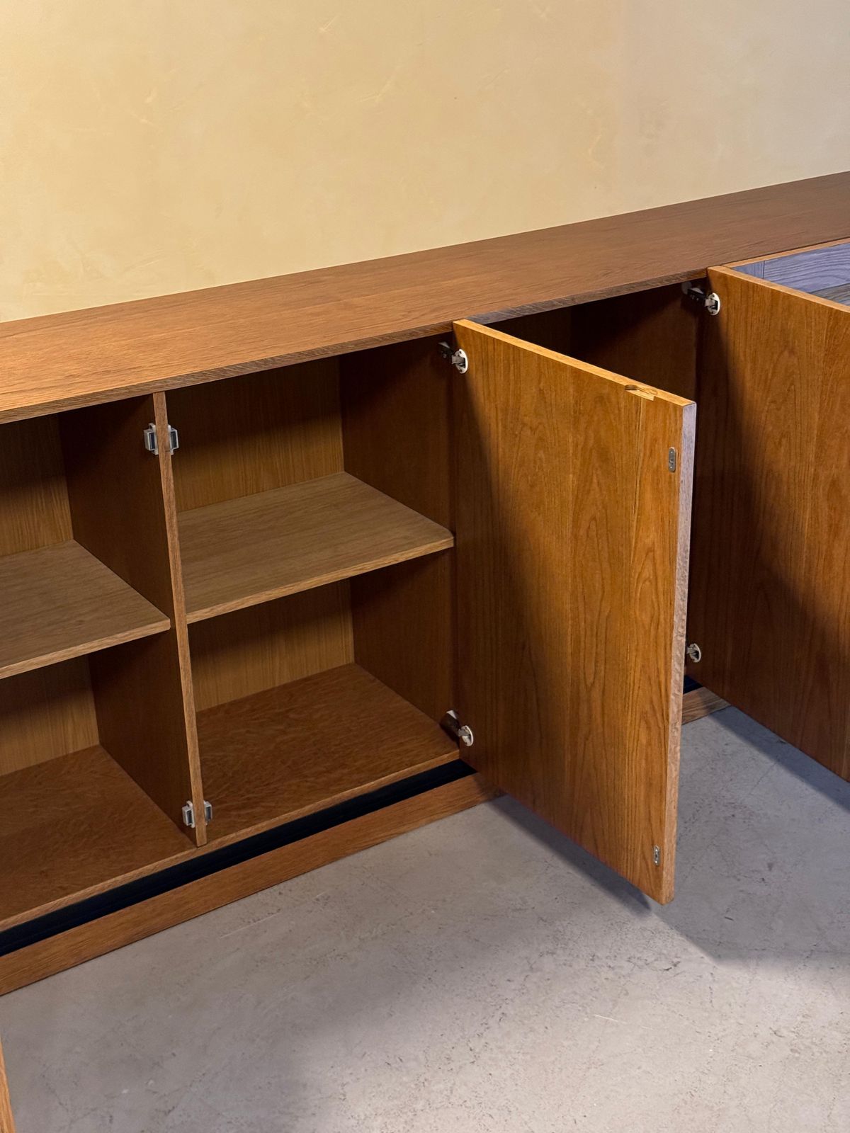 Meubels Grote Eiken Brutalistische Credenza, Midden 20e Eeuw photo