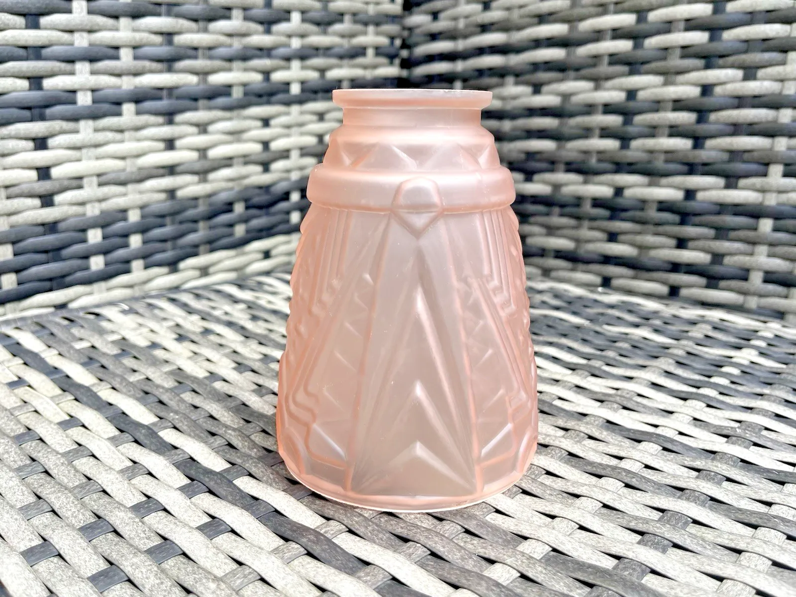 photo vinterior Superb French Satin Pink Art Deco Frosted Glass Light Ceiling Lamp Shade Muller Freres Luneville